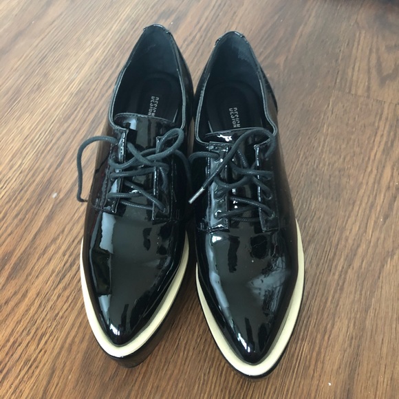 Shoes to sale - Picture 2 of 3